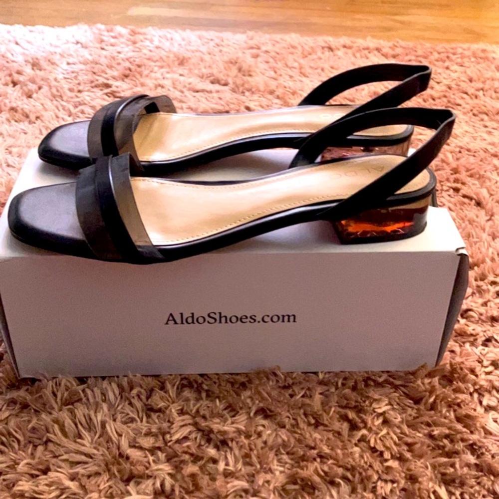 Adorable black ALDO low heels!!!!